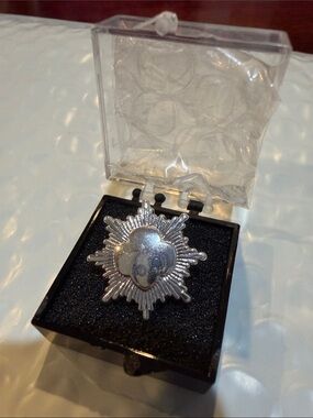GIRL SCOUT Silver Award Pin